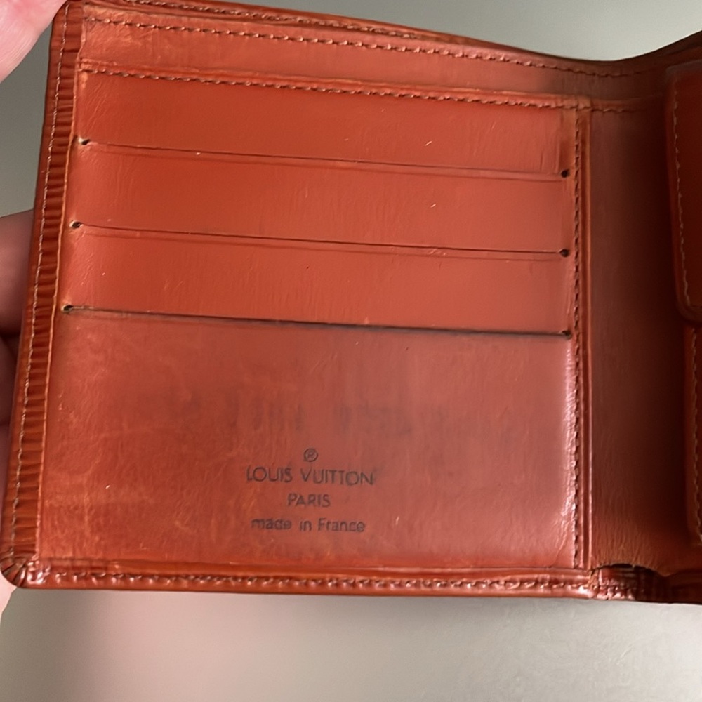 Louis Vuitton Vintage Portefeiulle Marco Kenyan Fawn Epi Leather Bifold Wallet - Picture 5 of 13